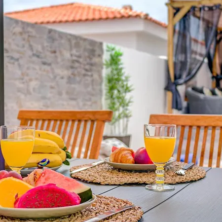 Pura Vida Villa *