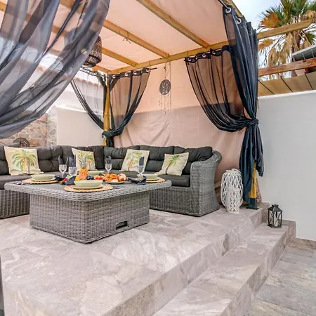 Pura Vida Villa *